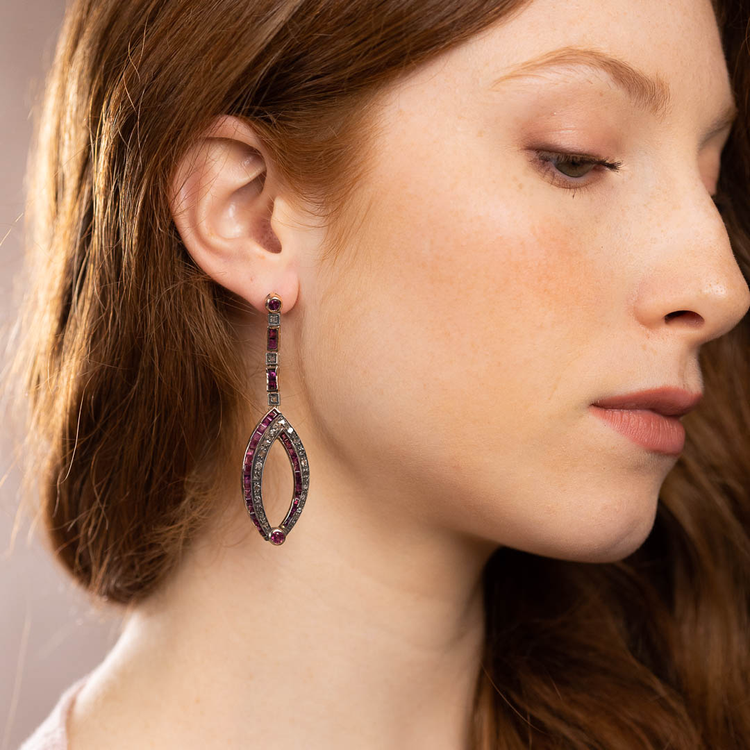 Orecchini in oro 14kt e argento con diamanti e rubini - immagine 3