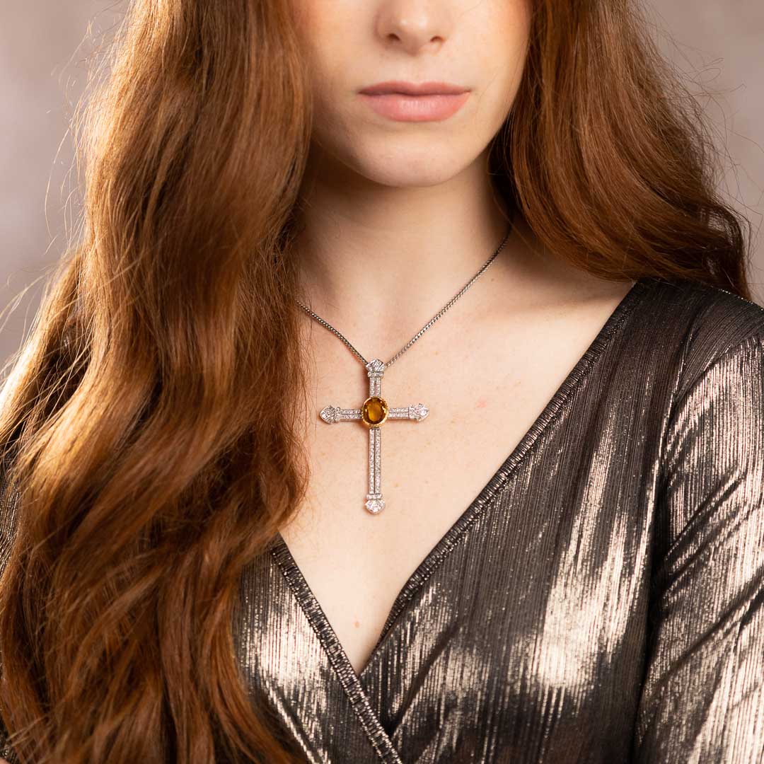 Collana in oro 18kt con ciondolo in platino con diamanti e zaffiro giallo - immagine 3