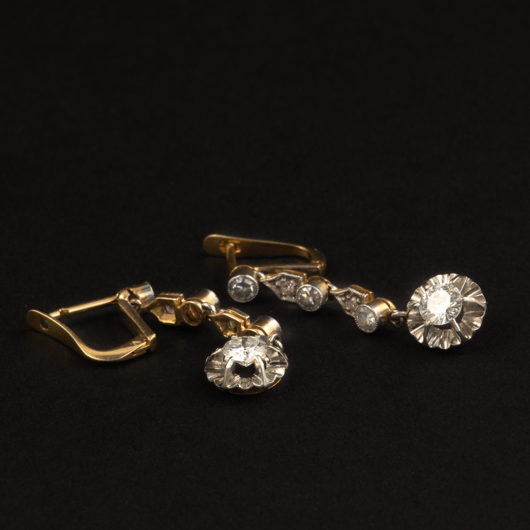 Orecchini in oro 18kt, platino e diamanti - immagine 2