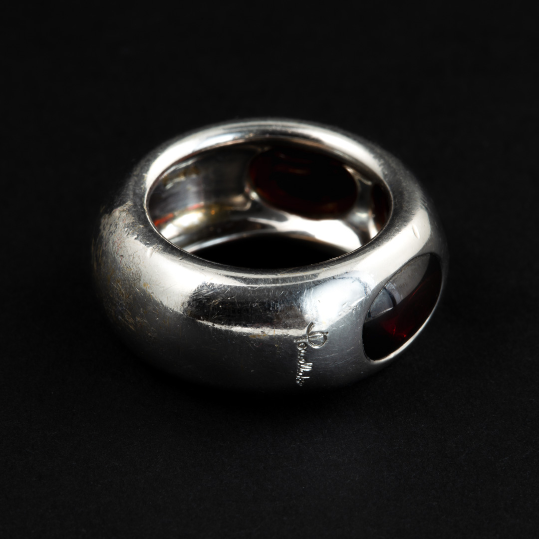 Anello in oro 18kt e granati firmato Pomellato - immagine 2