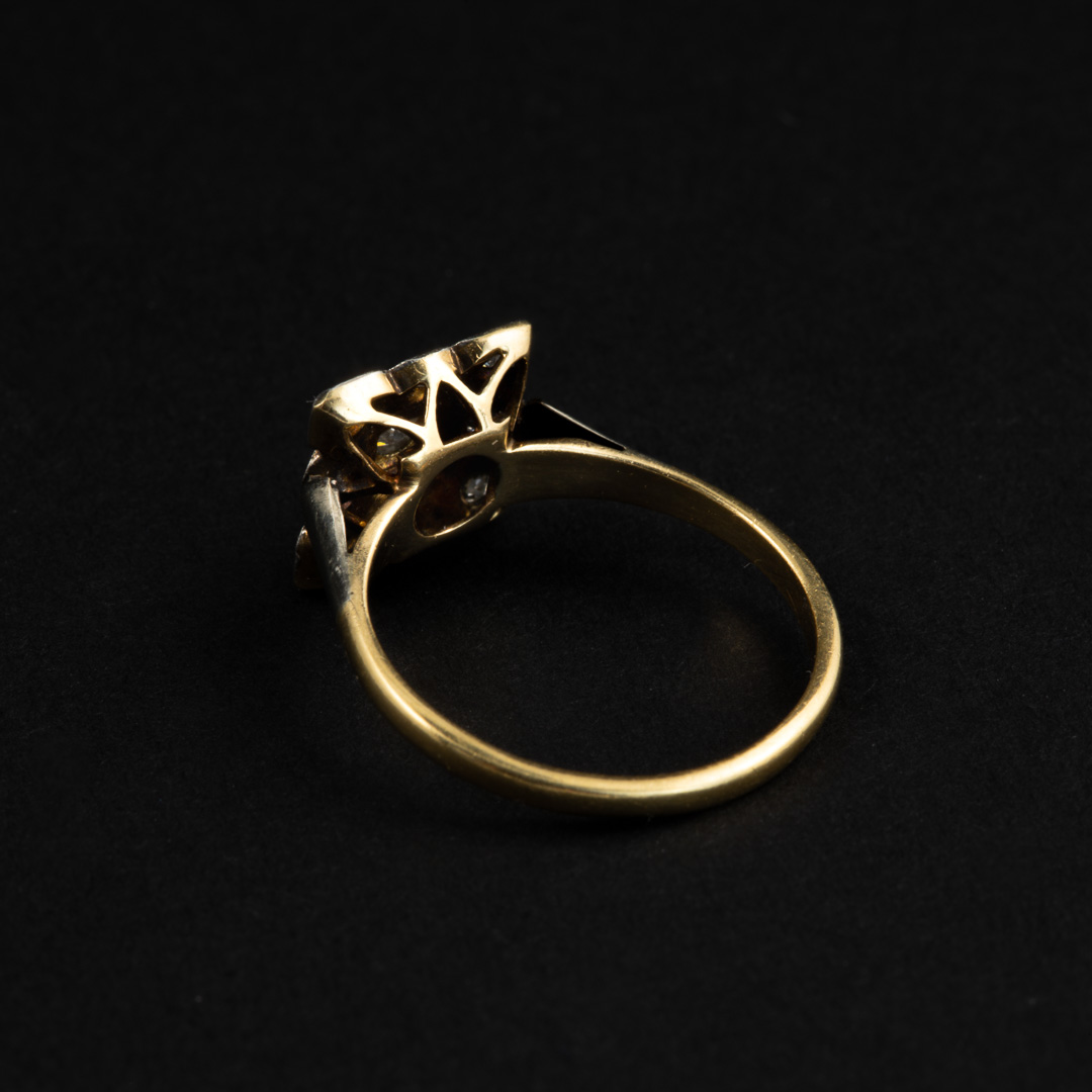Anello in oro 18kt e platino con diamanti - immagine 2