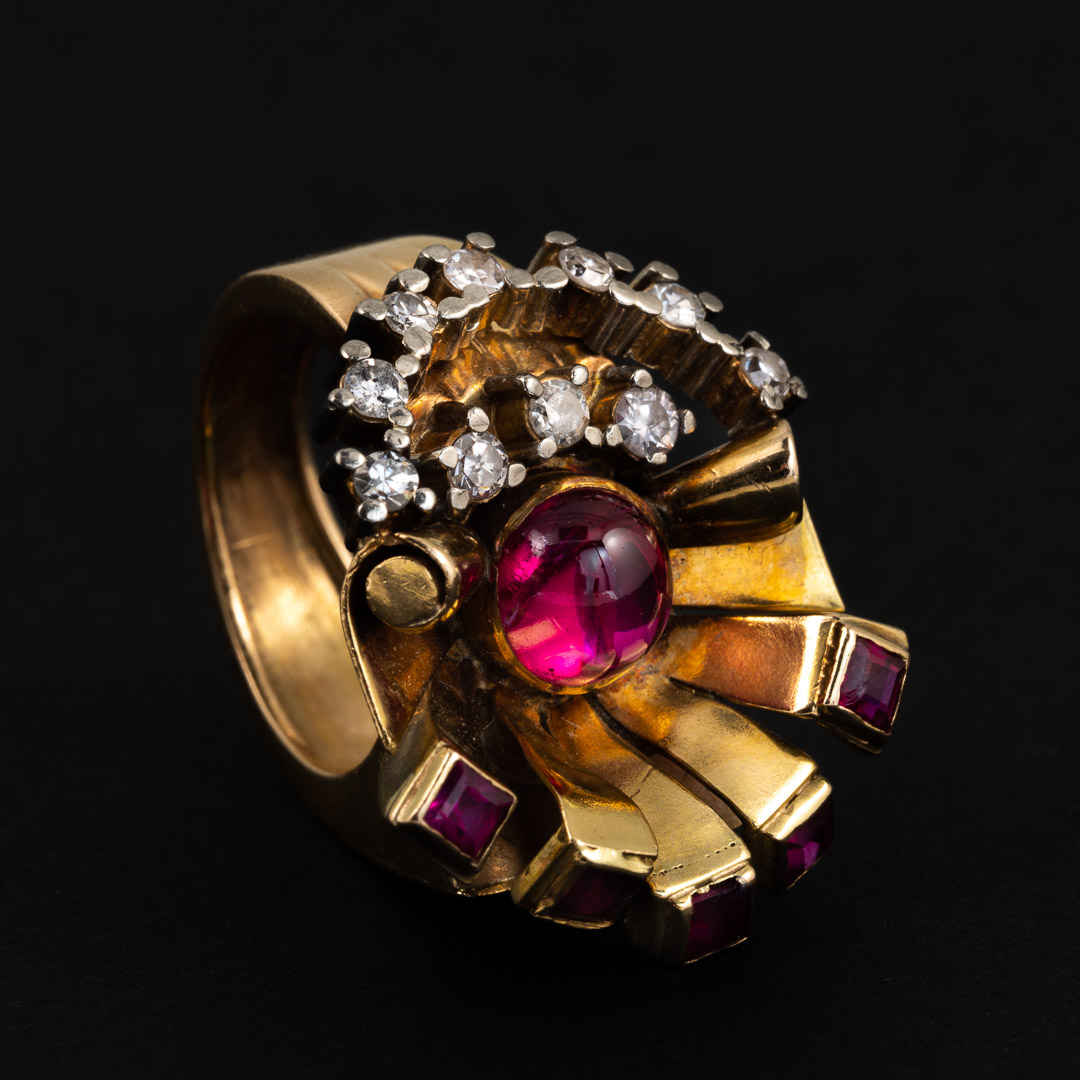 Anello in oro 18kt, diamanti e rubini sintetici